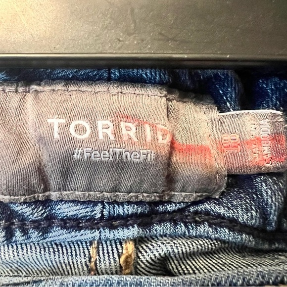 Torrid feel the fit Denim Blue Women's Shorts size: 18 - Picture 5 of 7